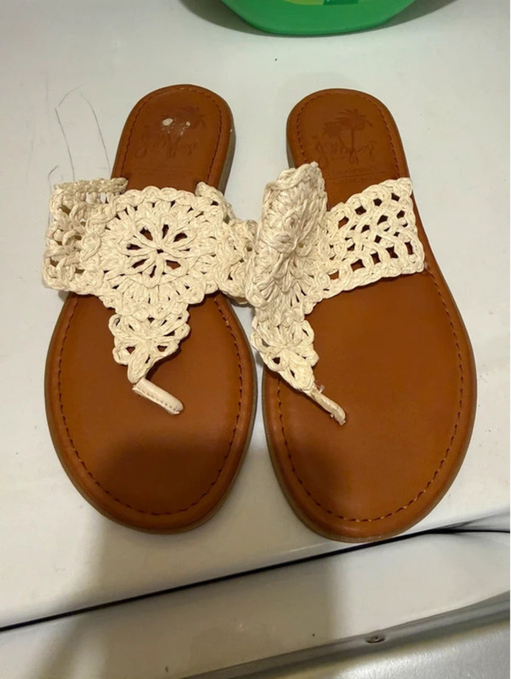 Women’s size 6 Jellypop flops